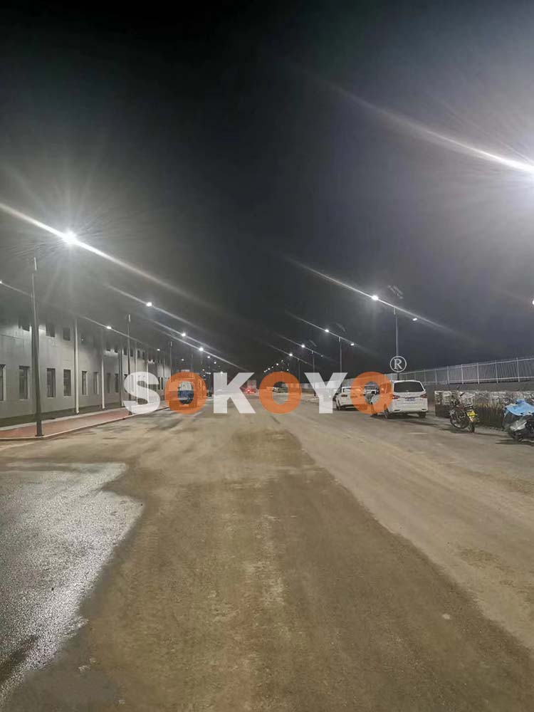 河北保定 廠區8米太陽能路燈